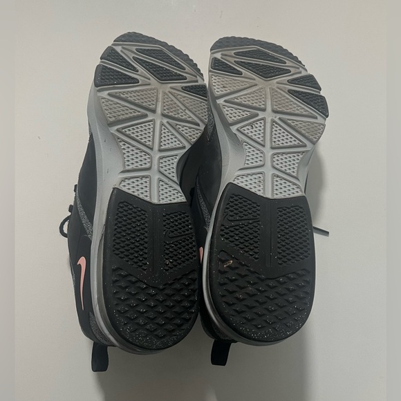 Nike Air BellaTR Wolf Grey - Picture 2 of 5